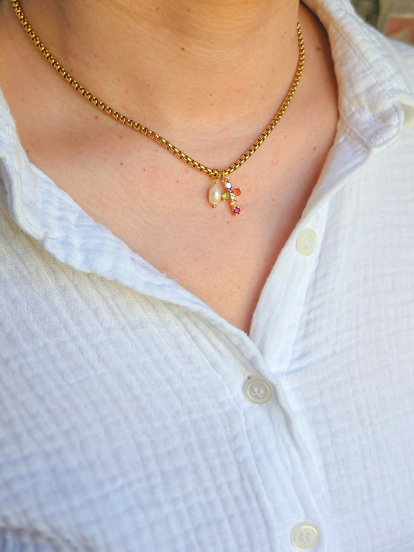 Cadena cruz de colores