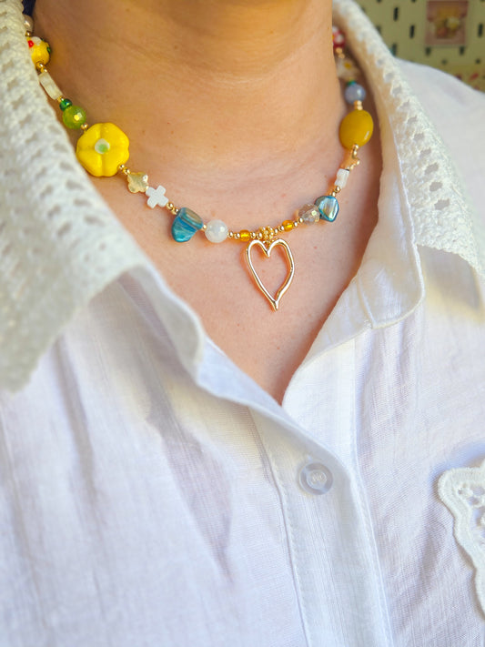 Cadena colorida y corazón