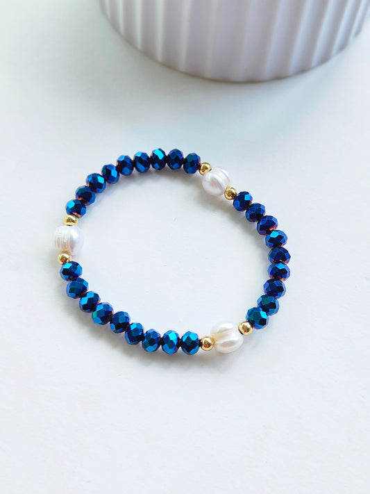 Pulsera azul y perlas