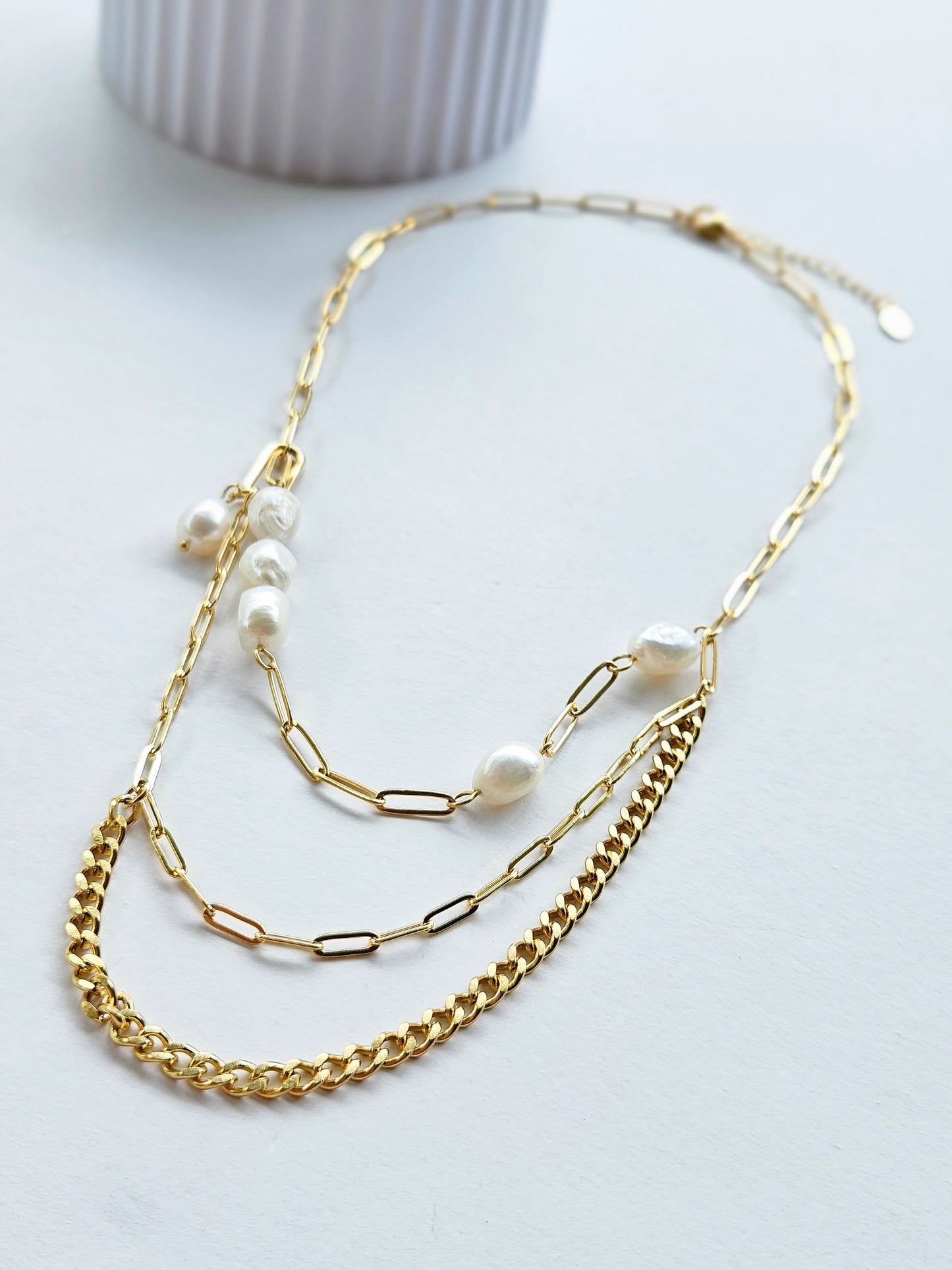 Layering oro con perlas